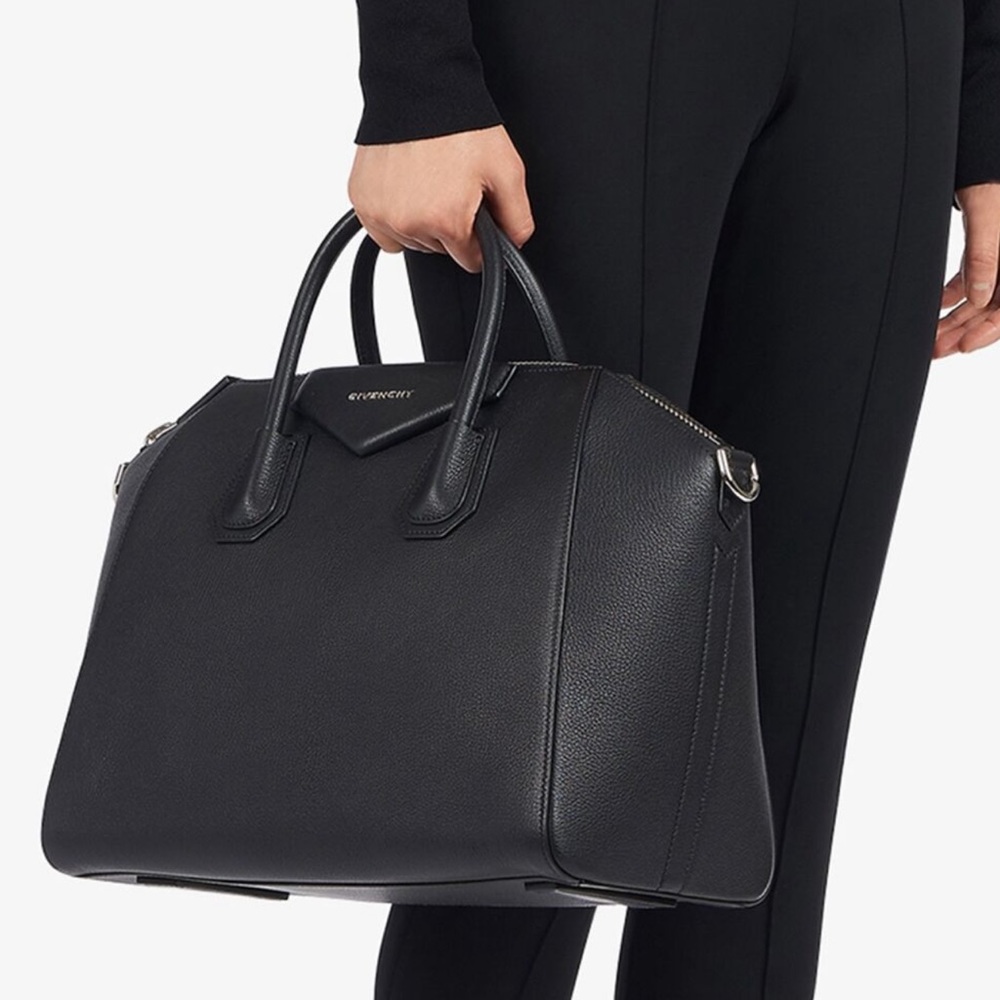 Givenchy medium Antigona bag (black grained leather)